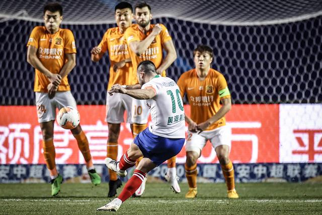 世界杯｜镜头之外：咫尺世界杯，天涯看台票
